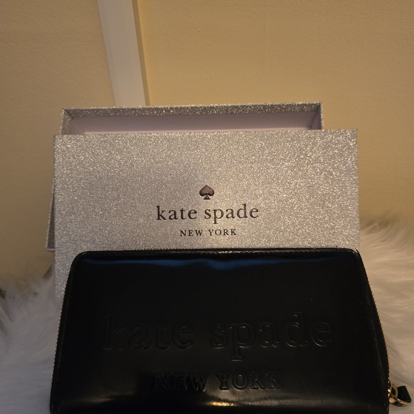 Kate Spade New York zippy wallet